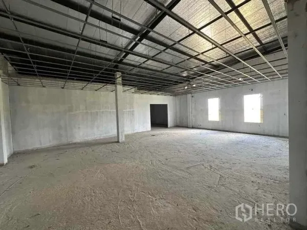 Warehouse for rent in Sai Noi, Nonthaburi - Large open office floor with suspended ceiling grid and windows providing natural light.