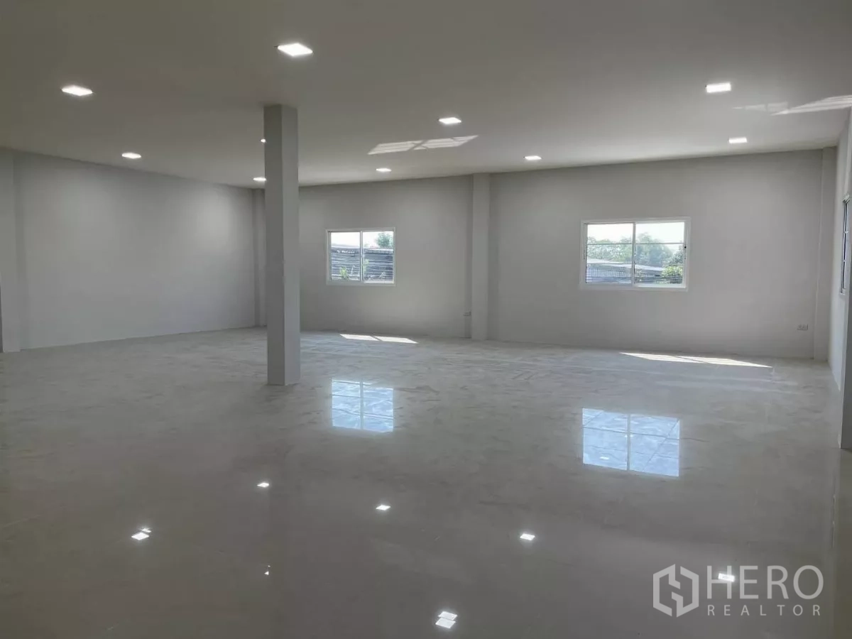 Factory for rent or sale in Bang Phli, Samut Prakan - Open-plan upper office level with windows and polished tile floors allowing natural light.