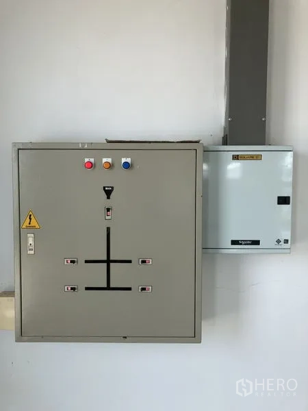 Warehouse for rent in Phra Nakhon Si Ayutthaya - Three-phase electrical control panels installed inside the office.