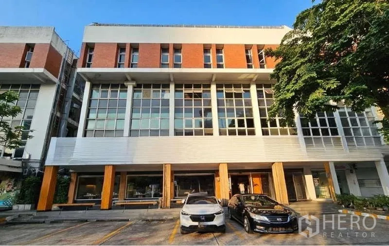 Shophouse for rent or sale in Khlong Toei, Bangkok - Four-storey glass-and-brick shophouse facade with on-site parking at Ekkamai Bangkok.