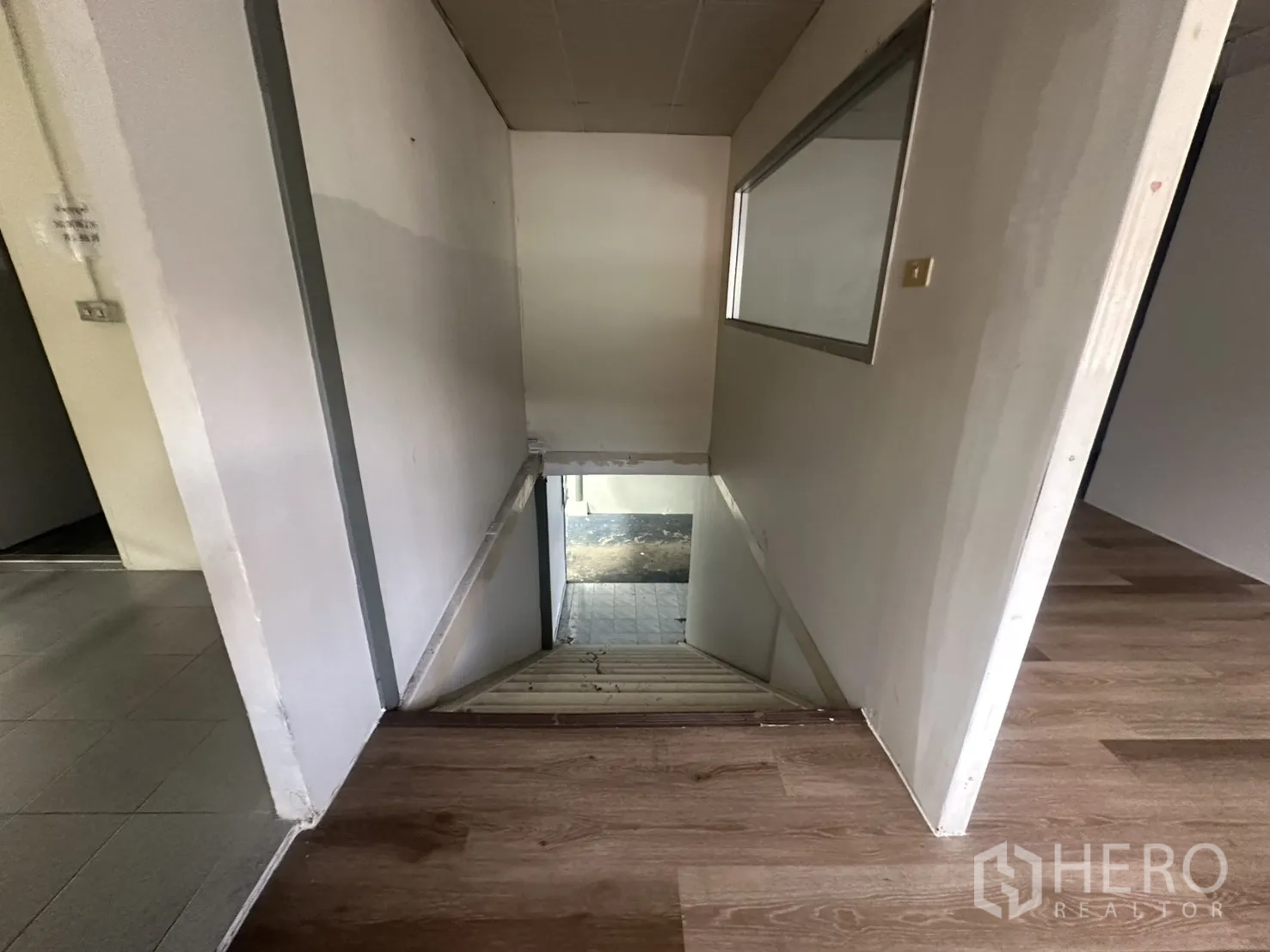Warehouse for rent in Suan Luang, Bangkok - Stairwell connecting upper offices to the ground floor.