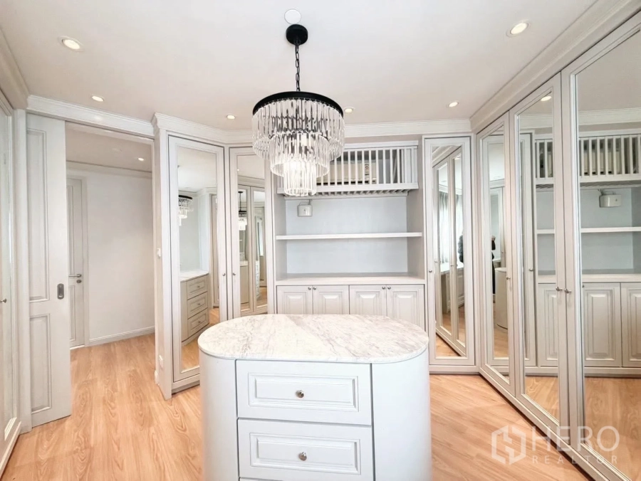 Condominium for rent or sale in Sathon, Bangkok - Another angle of the closet with mirrored cabinets and crystal pendant light.