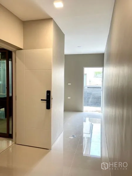 Detached House for rent in Bang Kapi, Bangkok - Entry hallway with digital door lock and sliding glass door to living area.