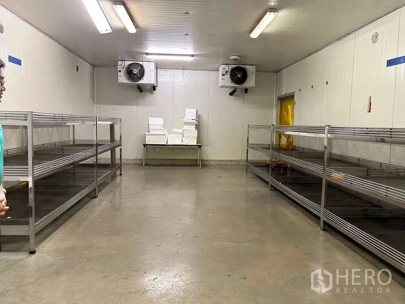 Warehouse for rent in Sam Phran, Nakhon Pathom - Cold storage room with stainless racks and ceiling-mounted cooling units.