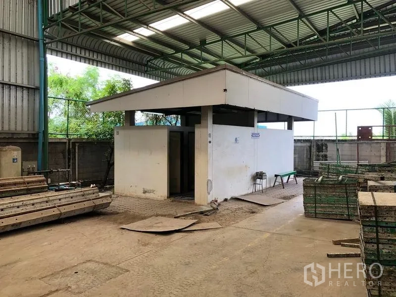 Factory for rent or sale in Lat Lum Kaeo, Pathum Thani - Covered utility building with restrooms within the warehouse yard.