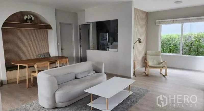 Detached House for rent - Open-plan living and dining area with built-in arch nook and big window.