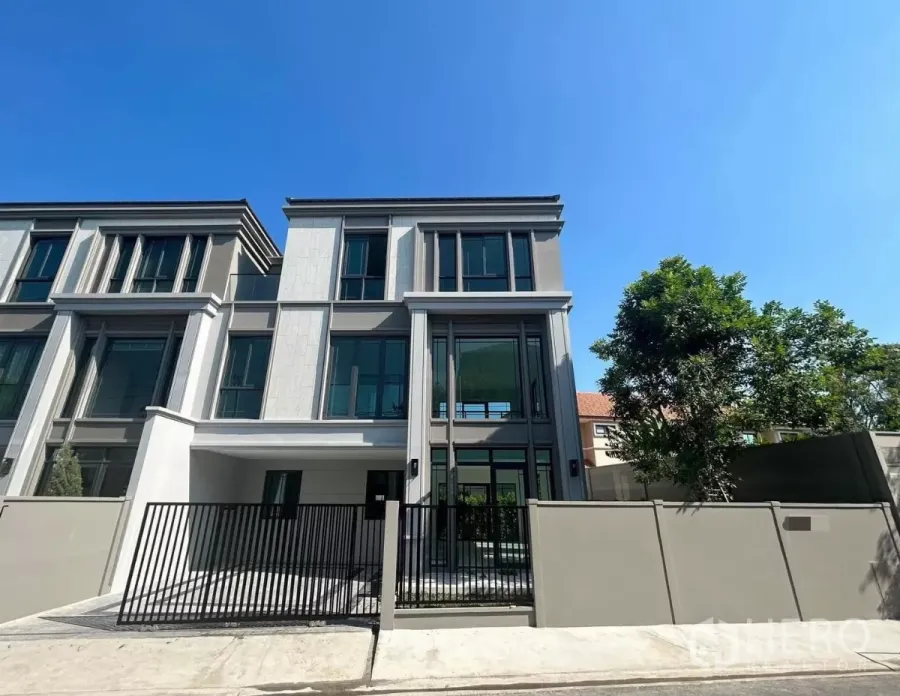 Featured image for For rent 3 Bedroom Townhouse in Baan Klang Muang Classe Sukhumvit 77 in Suan Luang, Suan Luang, Bangkok BTS On Nut