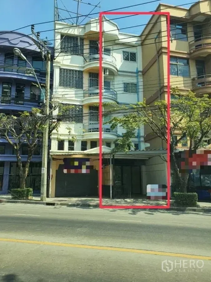 Shophouse for rent or sale in Lat Phrao, Bangkok - Four-storey shophouse facade on a main Lat Phrao road, outlined and ready for retail use.