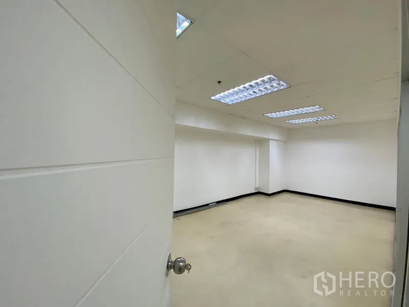 Office Space for rent in Watthana, Bangkok - Private room or meeting space with white walls and bright recessed ceiling lights.
