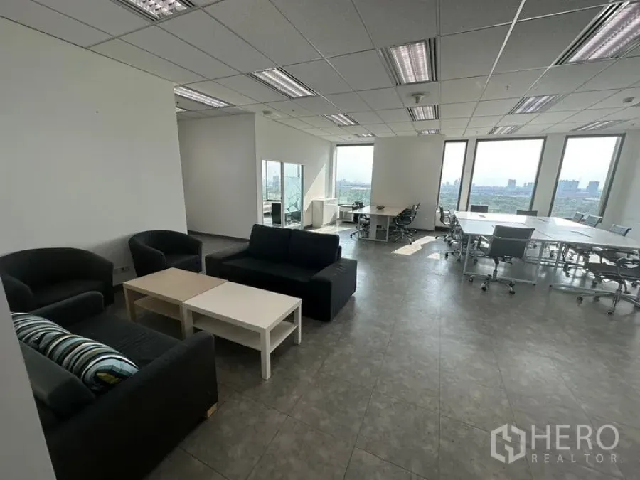 Office Space for rent in Chatuchak, Bangkok - Spacious office floor with seating area, collaborative desks, and multiple windows bringing natural light.