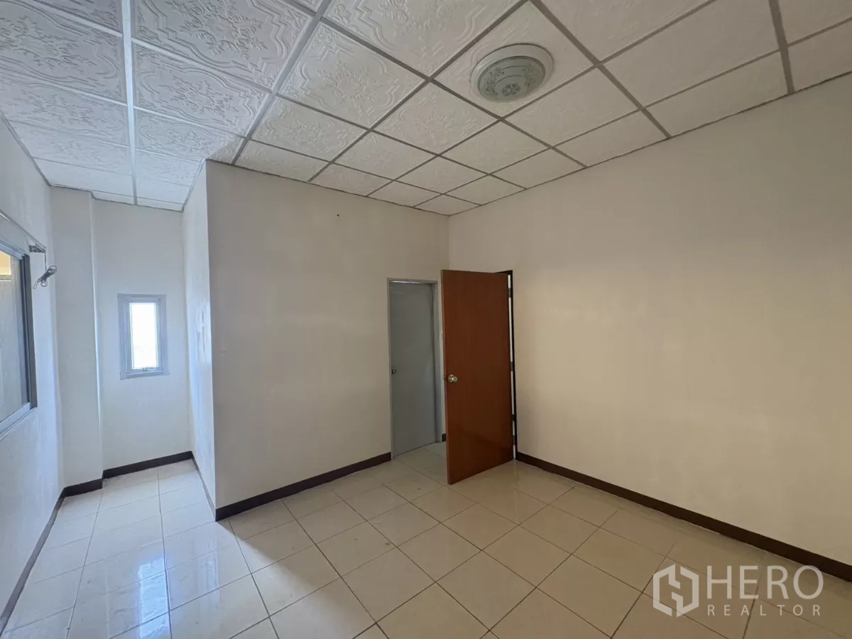 Warehouse for rent in Bang Phli, Samut Prakan - Compact office with doorway to internal room and wall window.