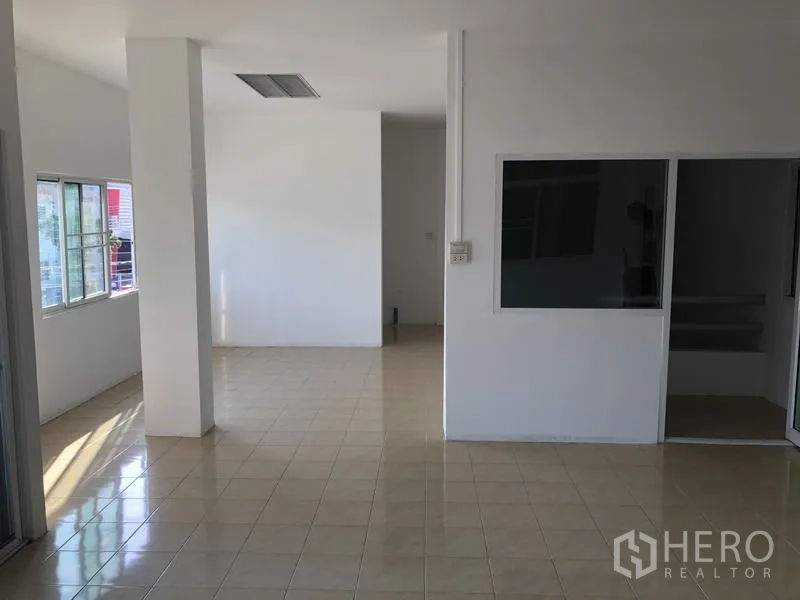 Factory for rent in Lam Luk Ka, Pathum Thani - Second‑floor office space with windows and ceramic tiles offering natural light.