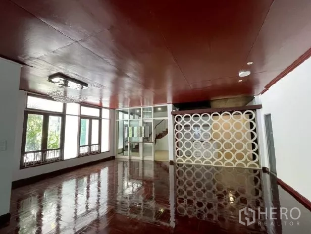 Home Office for rent in Watthana, Bangkok - Open-plan interior with glossy wooden floors, large windows and a glass partition wall.