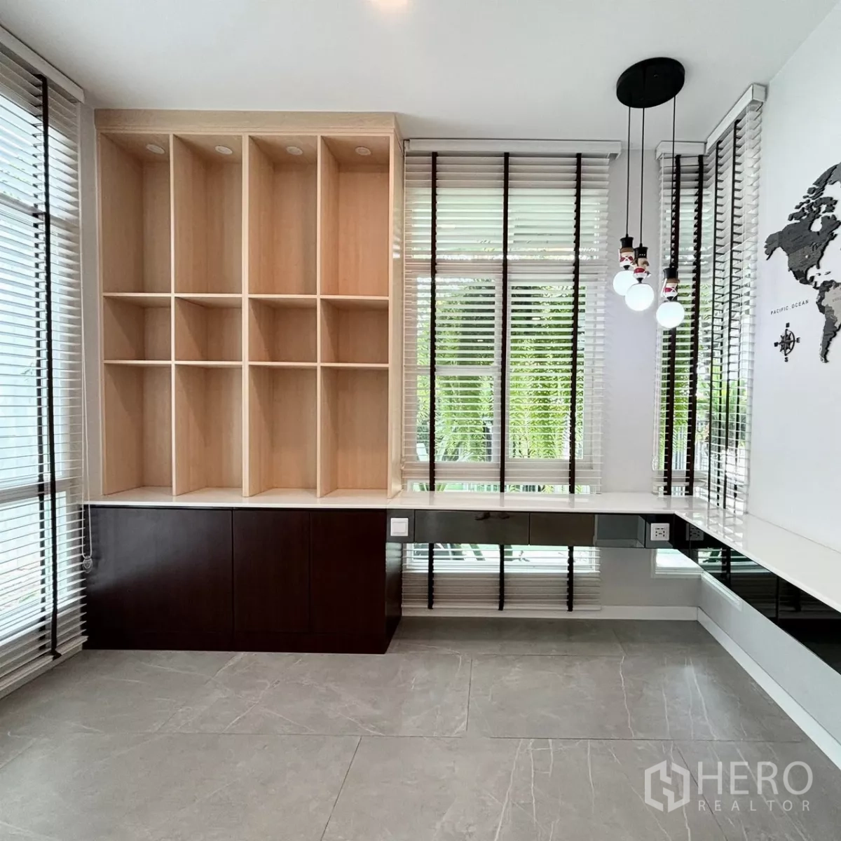 Detached House for rent or sale in Prawet, Bangkok - Sunlit study corner with built-in shelves, wraparound windows with blinds and pendant lights.