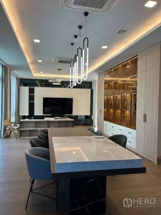 Featured image for For rent Condominium in 185 Rajadamri in Lumphini, Pathum Wan, Bangkok