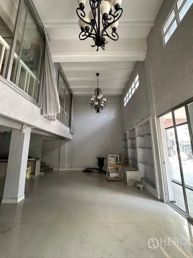 Retail Space for rent in Watthana, Bangkok - Double-height retail lobby with chandeliers, glass frontage and glossy tile floor