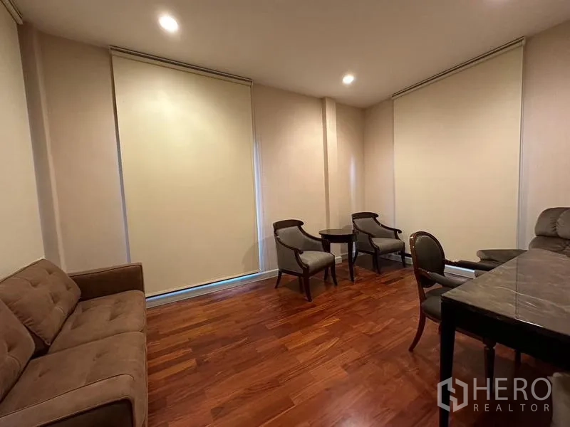 Detached House for rent or sale in Khan Na Yao, Bangkok - Multi-purpose room with sofas, armchairs and blackout blinds.