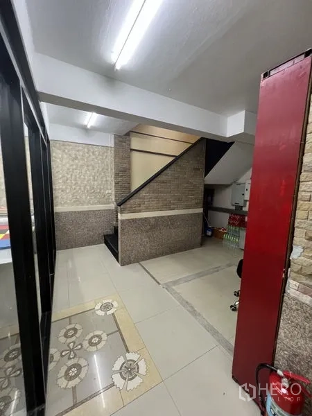 Shophouse for rent in Khlong Toei, Bangkok - Ground-floor entry with tiled floors and a staircase leading to upper levels of the shophouse.