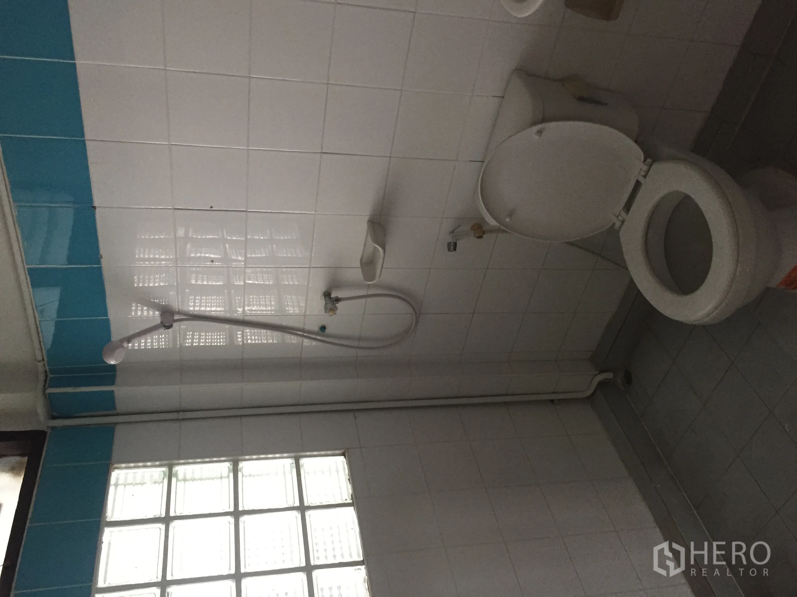 Home Office for rent in Watthana, Bangkok - Tiled bathroom with shower, toilet and window for ventilation.