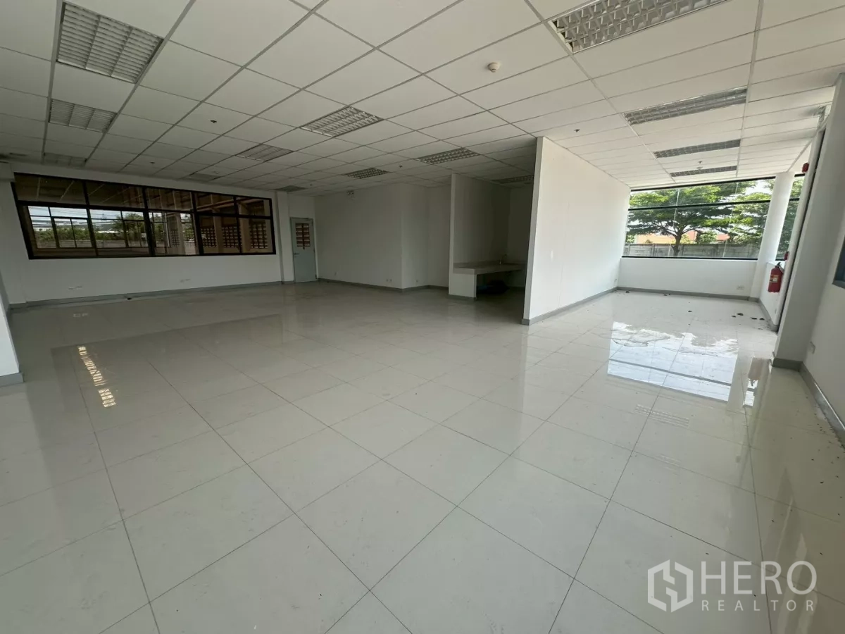 Warehouse for rent in Bang Phli, Samut Prakan - Pantry room with long countertop and stainless sink.
