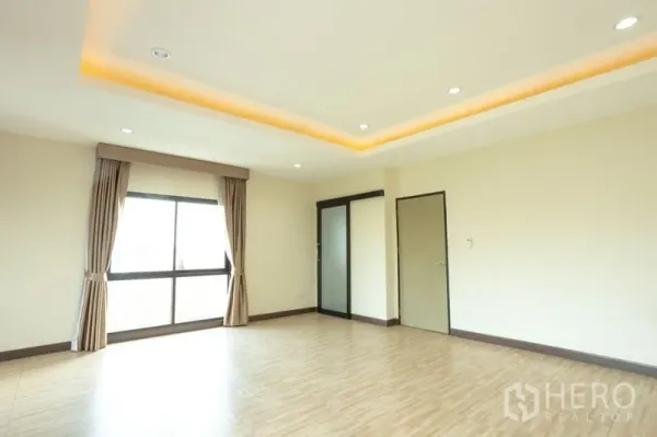 Home Office for rent in Bang Khen, Bangkok - Bright multipurpose room with recessed ceiling lights, curtain windows and wood-look floors.