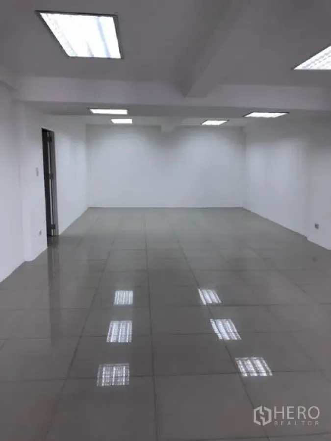 Office Space for rent in Watthana, Bangkok - Bright 90 sqm open-plan office in Watthana, Bangkok with tiled floors and recessed fluorescent lighting.