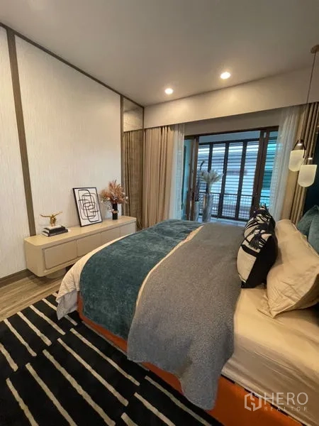 Detached House for sale in Bang Kapi, Bangkok - Stylish master bedroom with upholstered bed, pendant lights and access to a private balcony.