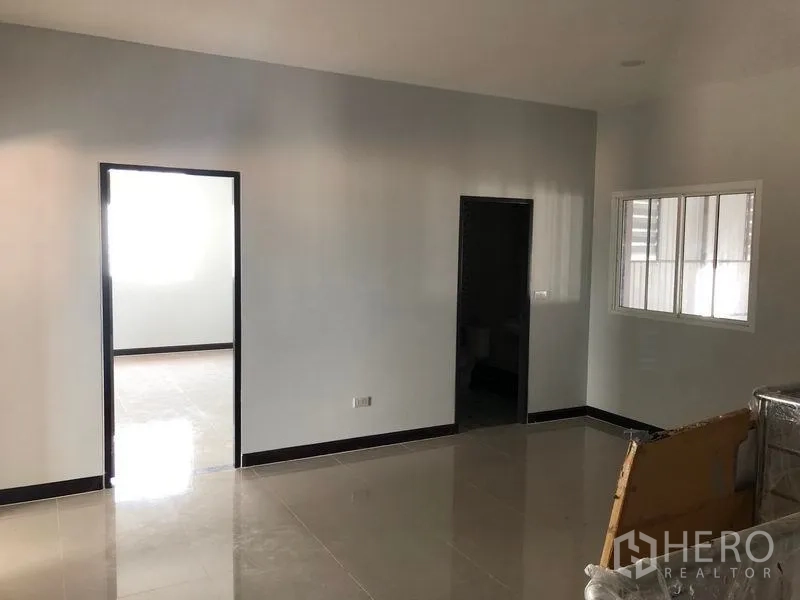 Factory for rent or sale in Bang Len, Nakhon Pathom - Bright office zone with a window and two doorways connecting to adjacent rooms.