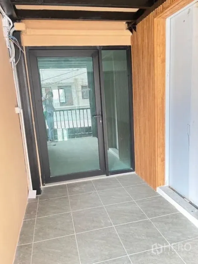 Retail Space for rent - Another view of the glass door entrance from the tiled terrace.