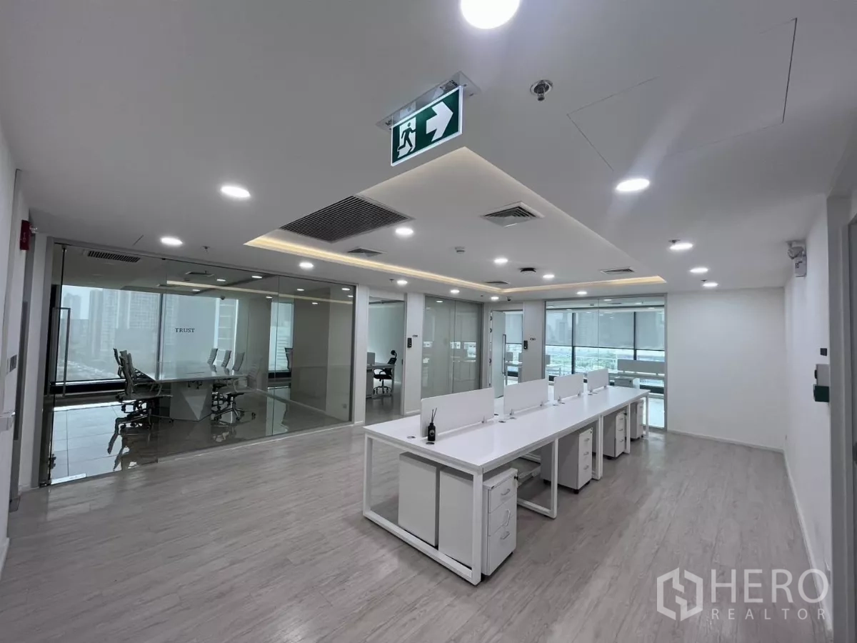 Office Space for rent in Din Daeng, Bangkok - Wide view of bright open office showing glass meeting rooms and skyline views through full-height windows.