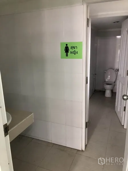Factory for rent in Lat Krabang, Bangkok - Clean women’s restroom with toilet and tiled walls inside the facility.
