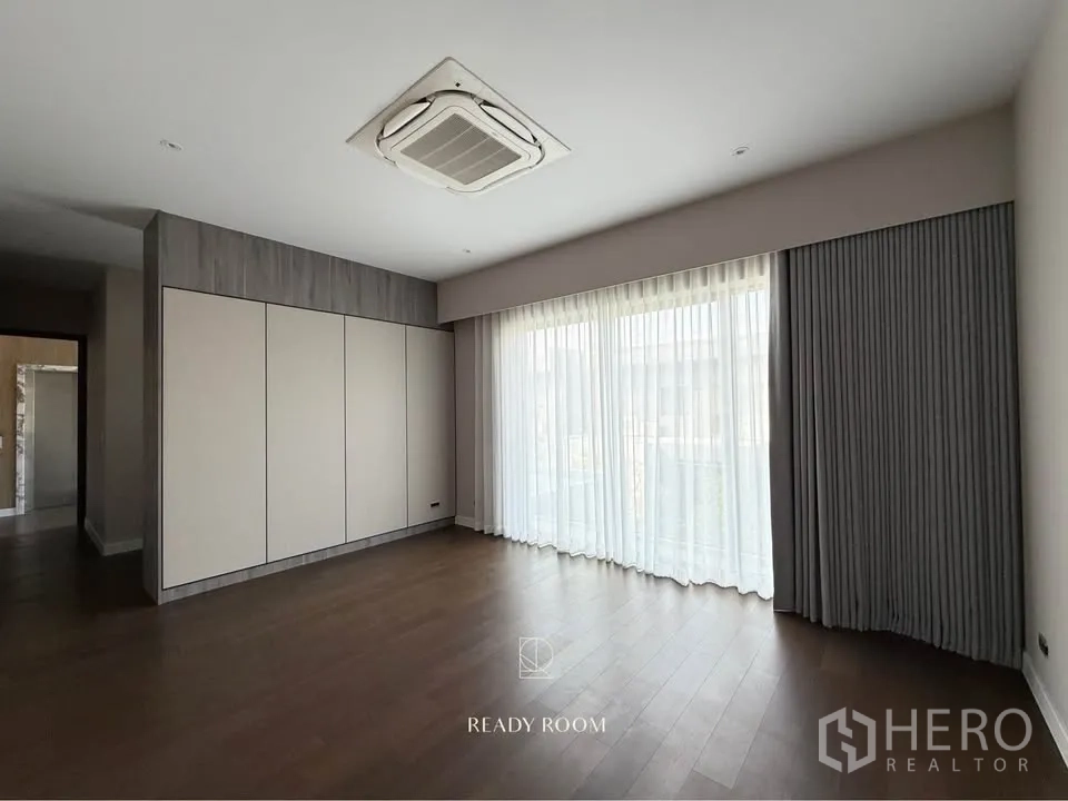 Property Image #1 for property HRE00876