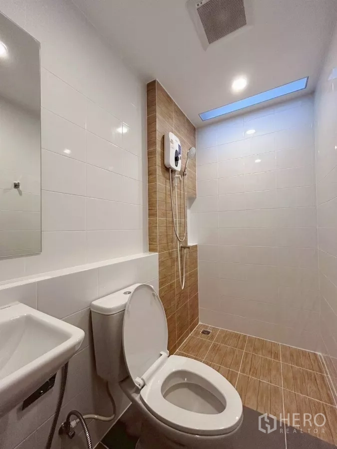 Townhouse for rent in Bang Phli, Samut Prakan - Modern bathroom with walk-in shower, water heater and toilet.