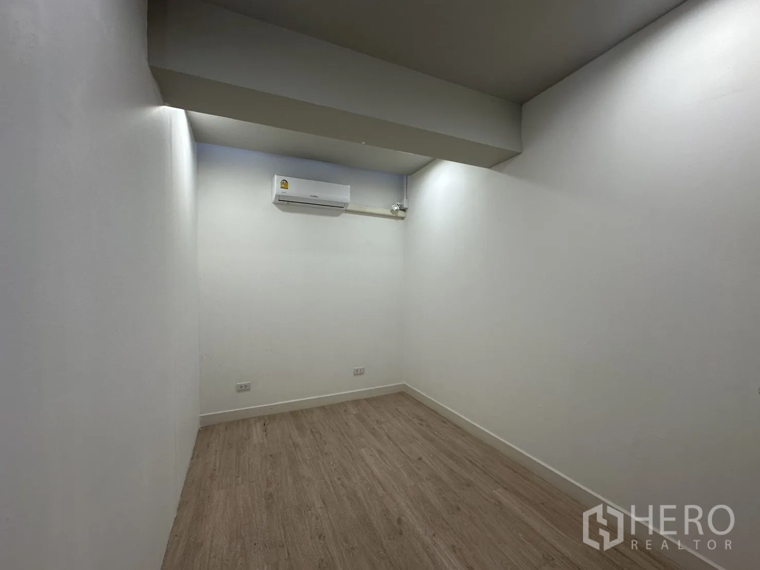 Property Image #7 for property HRE01478