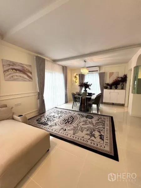 Detached House for rent in Bang Phli, Samut Prakan - Open-plan living and dining area with chandelier and floor-to-ceiling sliding doors.