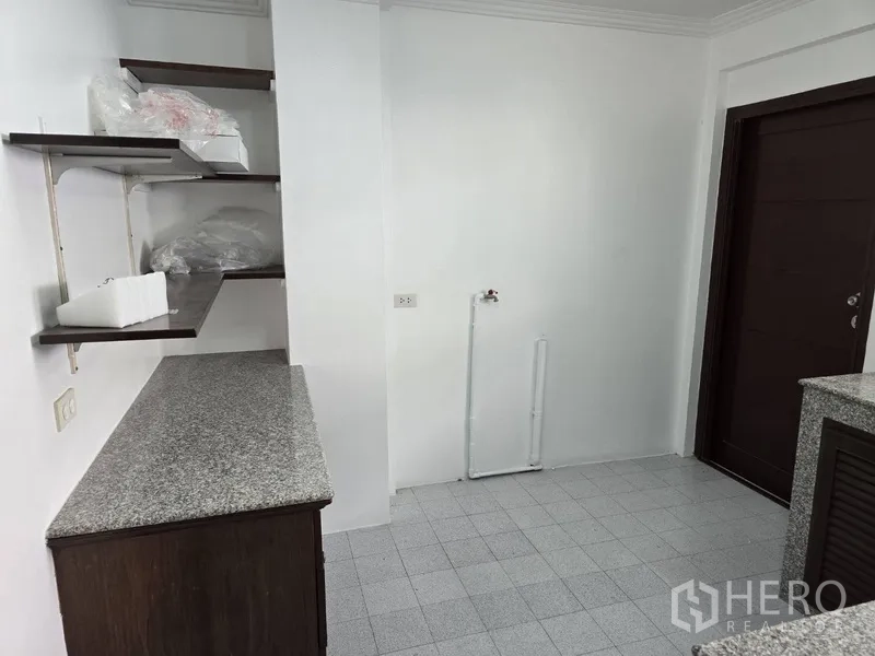 Detached House for rent in Watthana, Bangkok - Utility area with shelves, sink space and water connection.