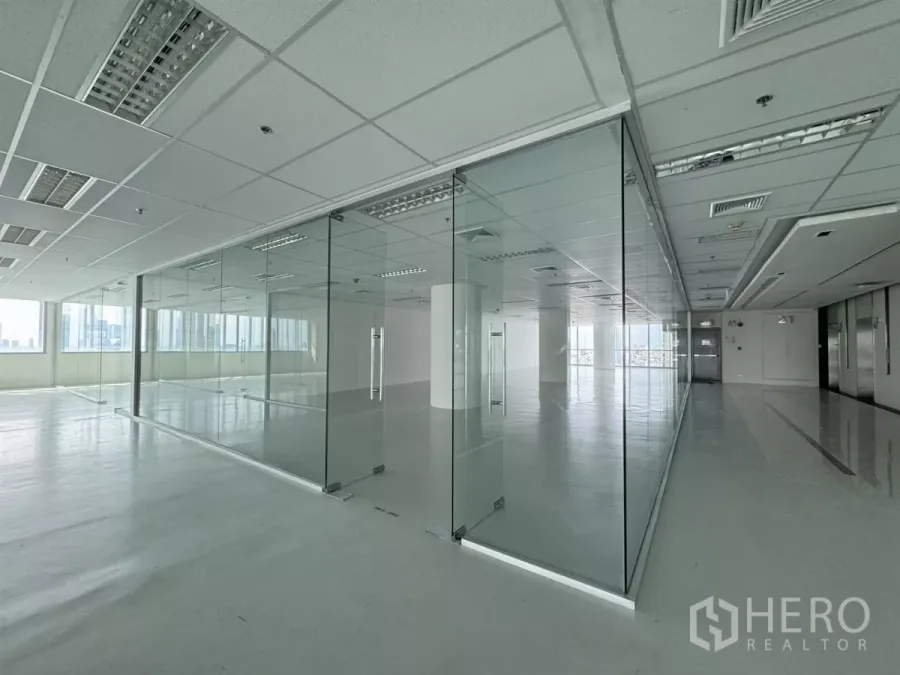 Office Space for rent in Sathon, Bangkok - Bright open-plan office with glass-partitioned meeting rooms, suspended ceiling lighting, and city views in Sathon, Bangkok.