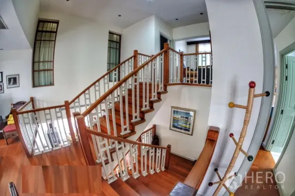 Detached House for rent in Watthana, Bangkok - Bright stair hall with hardwood floors and white balustrade leading to the upper level.