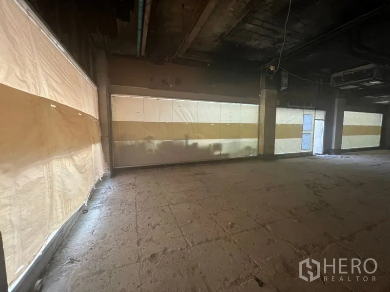 Retail Space for rent in Bang Rak, Bangkok - Long run of covered storefront windows providing broad street frontage.