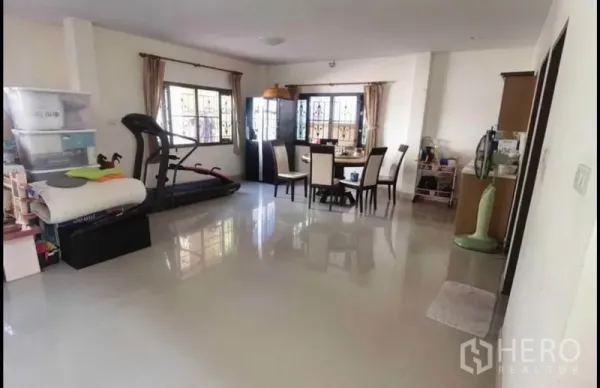 Detached House for sale in Bang Yai, Nonthaburi - Open-plan living and dining area with tiled floor and natural light.