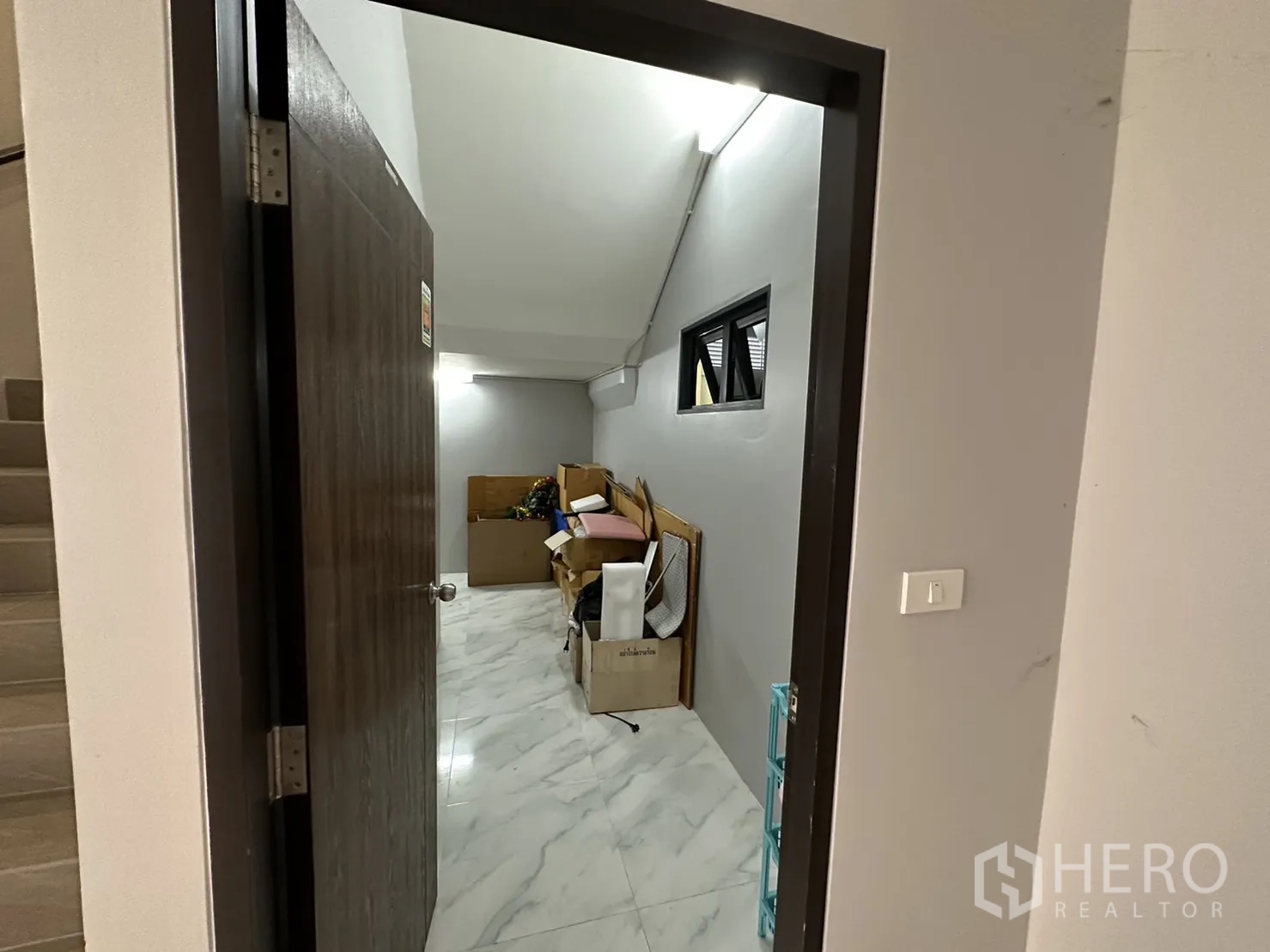 Factory for sale in Lam Luk Ka, Pathum Thani - Under-stair storage room with marble-look flooring.