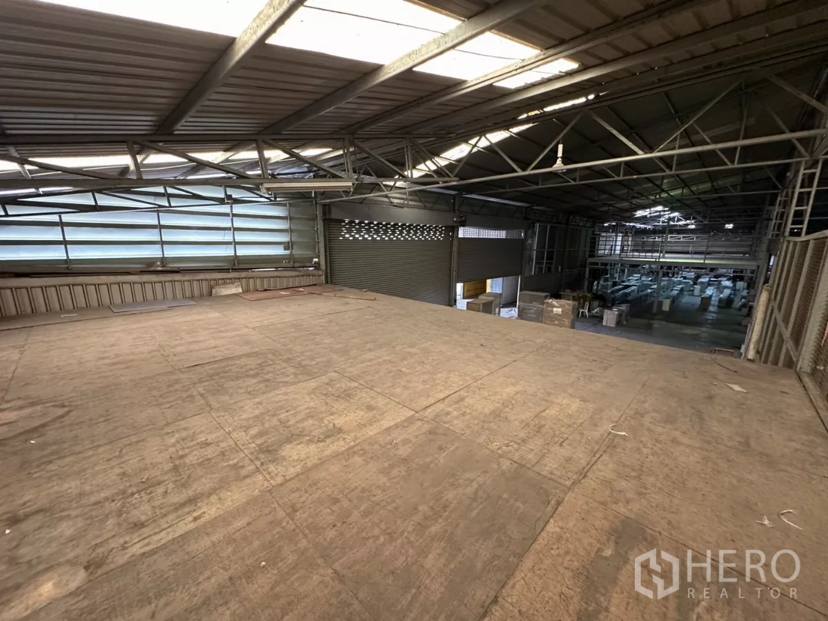 Warehouse for rent in Yan Nawa, Bangkok - Mezzanine platform facing louvered windows and a roller shutter door.