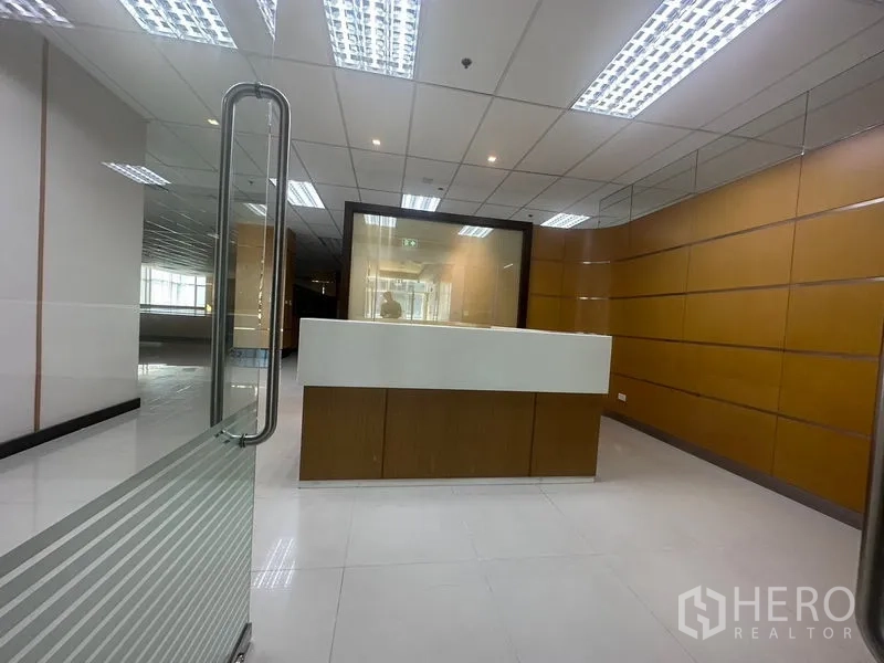 Office Space for rent in Suan Luang, Bangkok - Entrance lobby with glass door and compact reception counter