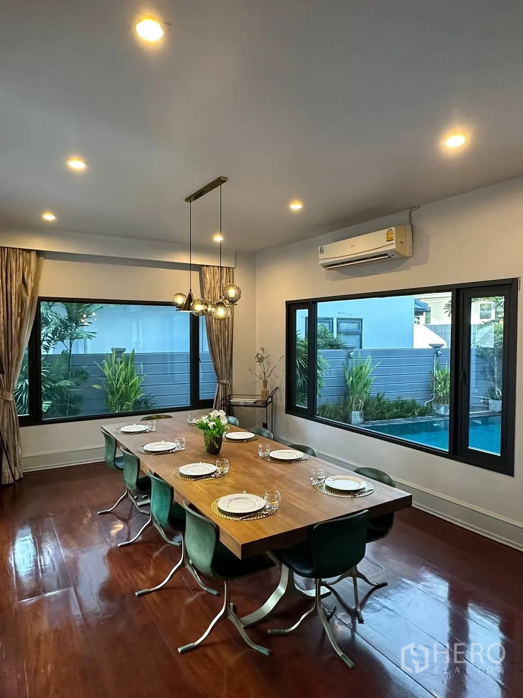 Detached House for rent in Watthana, Bangkok - Dining room with large windows overlooking garden and pool.