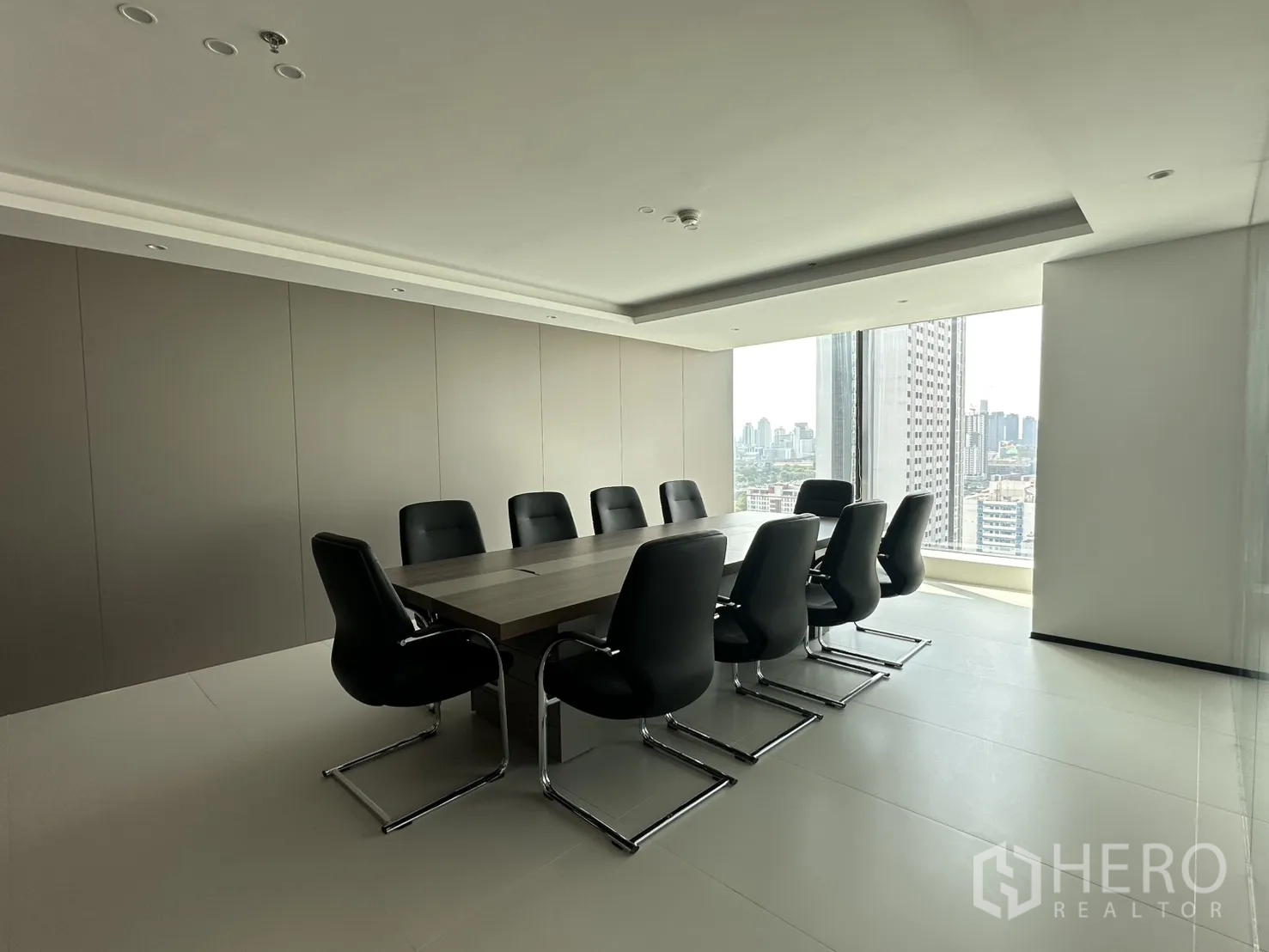 Office Space for rent in Din Daeng, Bangkok - Alternate view of the meeting room with ten leather chairs around a table.