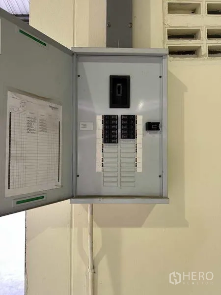 Factory for sale in Mueang Samut Prakan, Samut Prakan - Electrical control panel box installed inside the factory.
