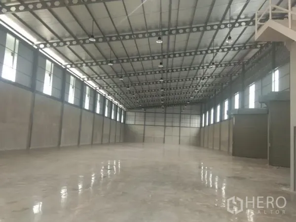 Warehouse for rent in Bang Phli, Samut Prakan - Another view of the warehouse floor with polished concrete, high-bay lighting, and tall clear height for racking.
