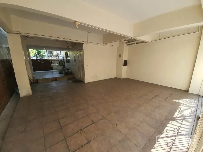 Townhouse for rent in Phaya Thai, Bangkok - Covered carport with tiled floor providing generous parking and storage space.