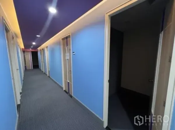 Retail Space for rent in Bang Rak, Bangkok - Long corridor with multiple doors and blue walls connecting private service rooms.