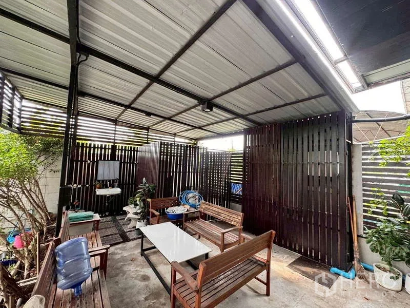 Warehouse for rent in Prawet, Bangkok - Covered outdoor rest area with benches under a metal roof.